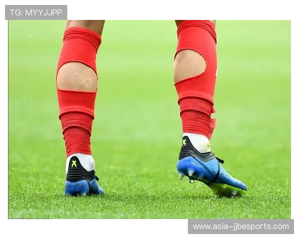 足球星球袜正确穿法全解析轻松学会打造专业球员穿袜技巧